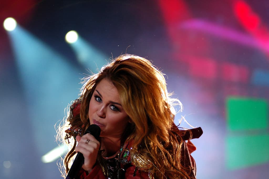 Miley Cyrus Is Bringing Hannah Montana Back for Disney+