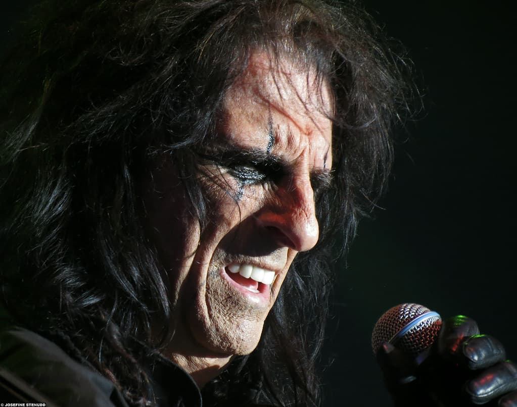 Alice Cooper Announces 'Devil on My Shoulder' Memoir for Fall Release